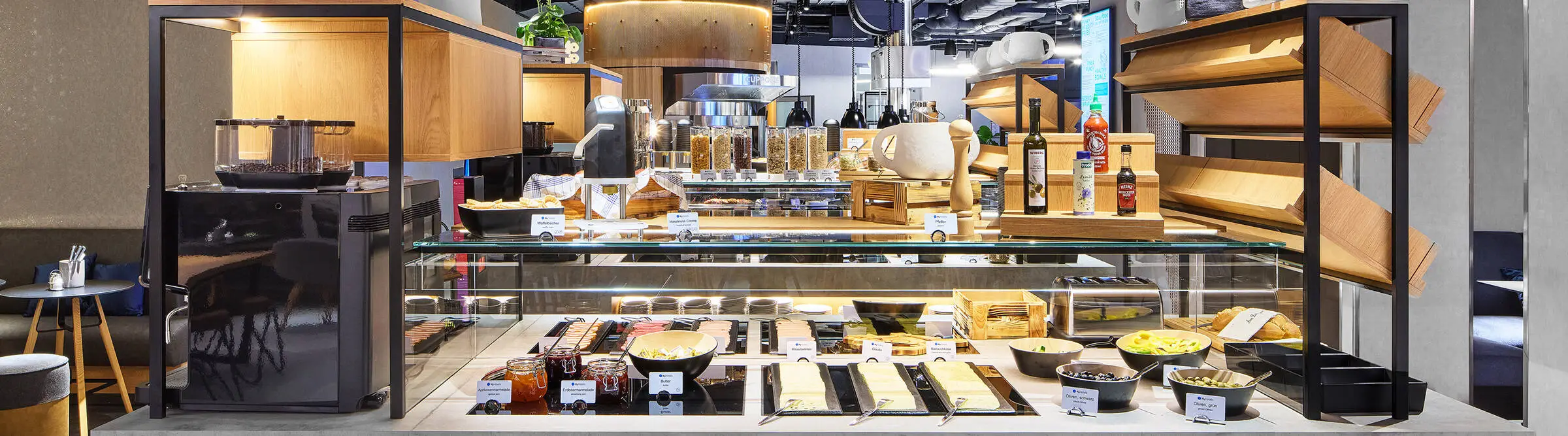 Frühstücksevent in Saarbrücken - Ladies' Business Club Frühstücksbuffet mit Obst und Brötchen vom H2 Hotel Saarbrücken